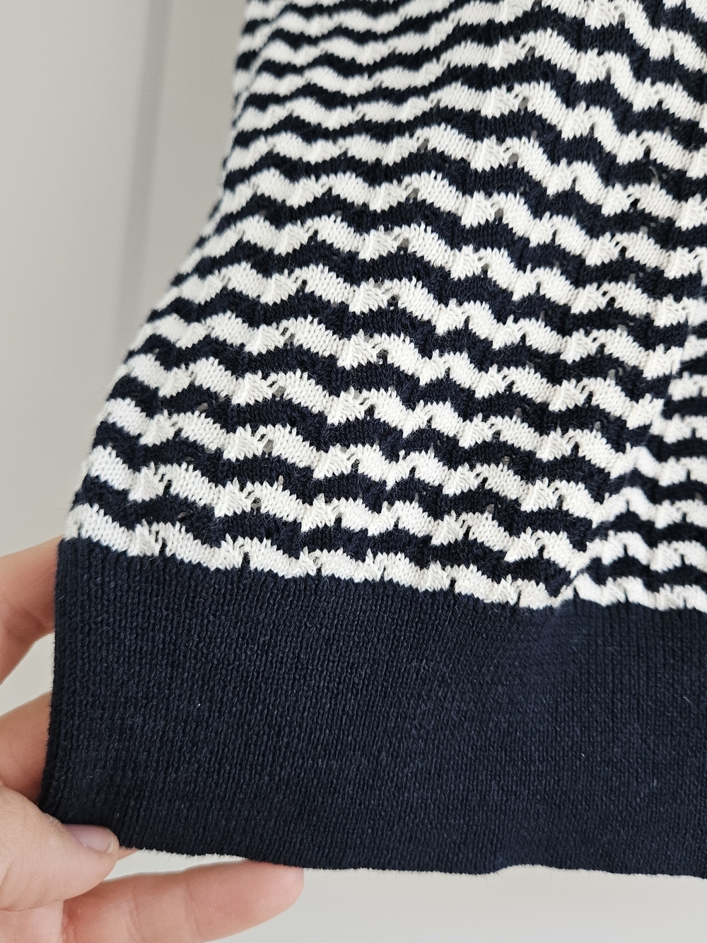Anthropologie Navy and White Knit Shell Top Sz XL - Picture 3 of 5